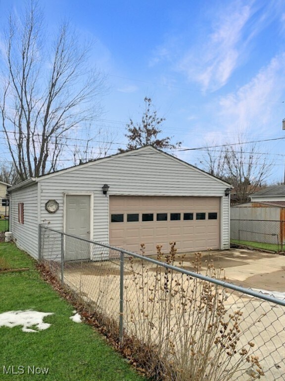 4204 Knickerbocker Rd Sheffield Lake, OH 44054 – photo 5