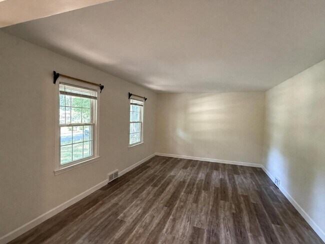 Foto del edificio - 2881 Woodworth Dr