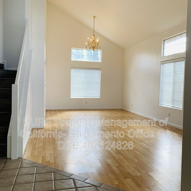 Foto del edificio - 5004 Hidden Meadow Way