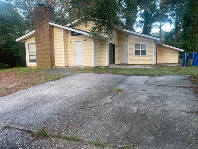 Building Photo - 615 Emerald Dr