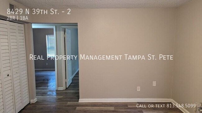 Foto del edificio - 8429 N 39th St