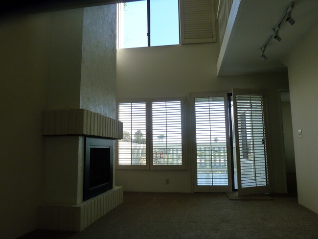 Building Photo - 217 Dolphin Way
