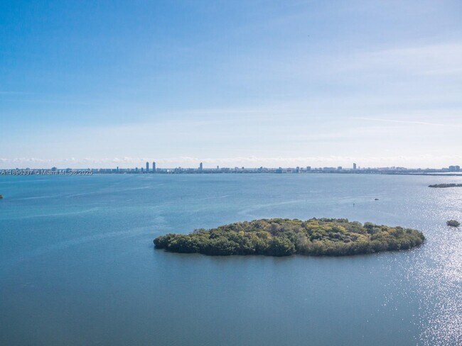 Foto del edificio - 770 NE 69th St