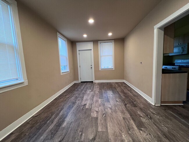 Building Photo - 2 Bedroom Townhome for Rent in the Arlingt...