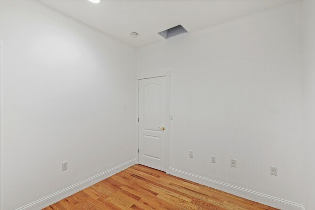 Building Photo - 397 Bainbridge