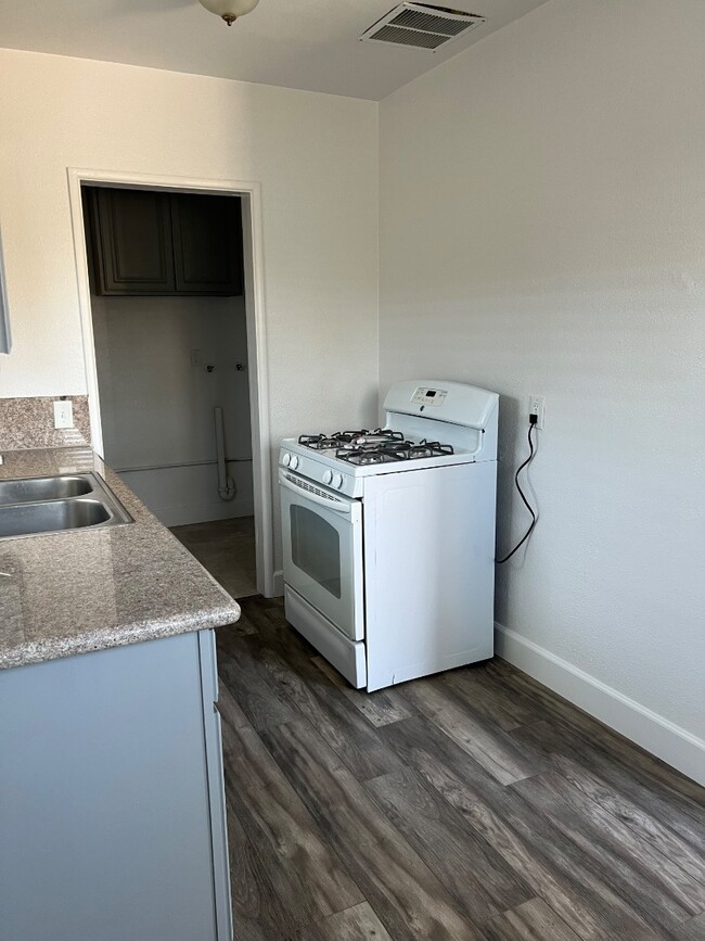 Photo - 429 W Ramona Dr Apartment