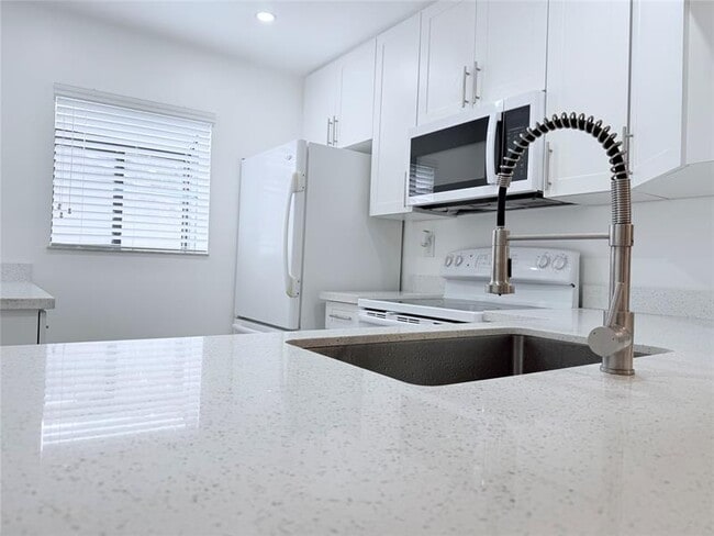 Building Photo - 117 Gardens Dr