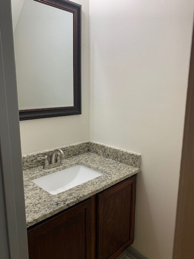 Building Photo - Two Bedroom Duplex located in Downtown Nor...