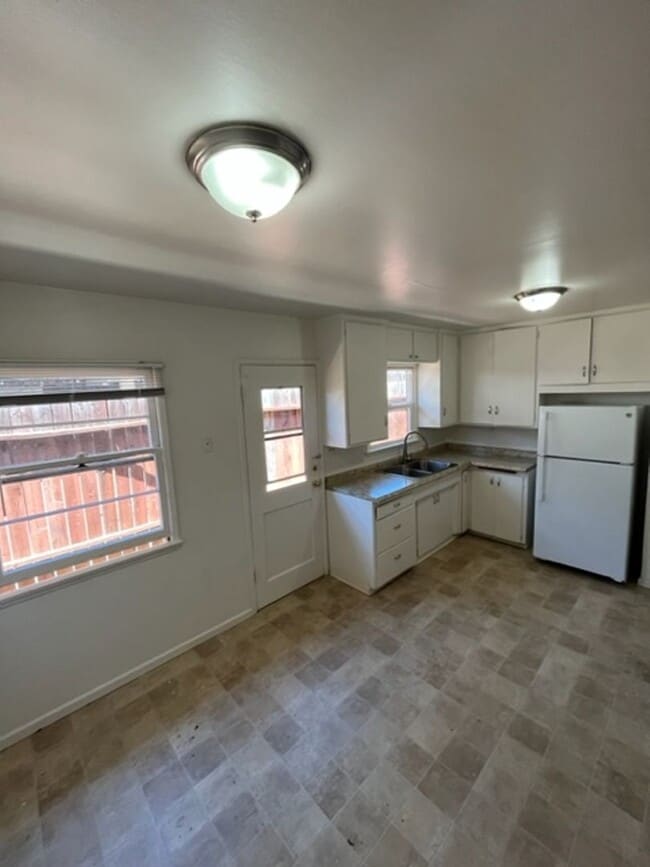 Building Photo - 132-136 Stenner St