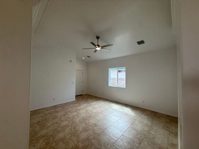 Foto del edificio - 3591 N Verdugo Rd