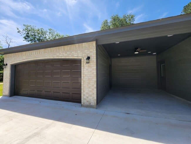 Building Photo - 2705 Goliad St