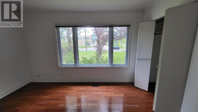 Building Photo - 161 Henderson Ave