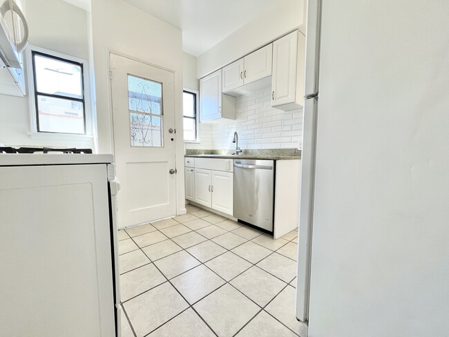 Foto del edificio - 5636 W 6th St