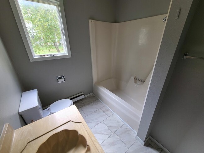 Building Photo - 515 Dewey Ave