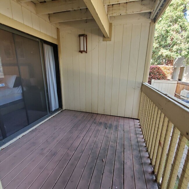 Building Photo - Concord Convenient - 2bd/2ba Condo w/excep...
