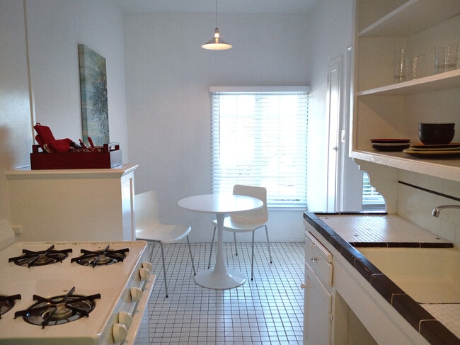 Dining Area - 455 North Doheny Drive