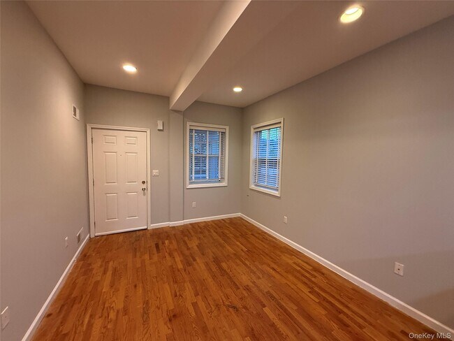 Foto del edificio - 10 Burnside Ave