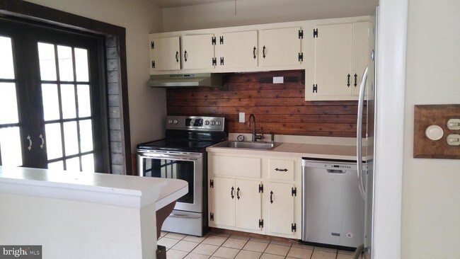 Building Photo - 537 Southview Ave