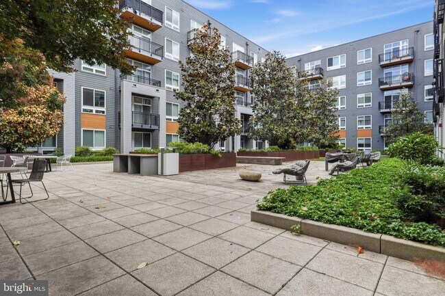Foto del edificio - 145 Riverhaven Dr