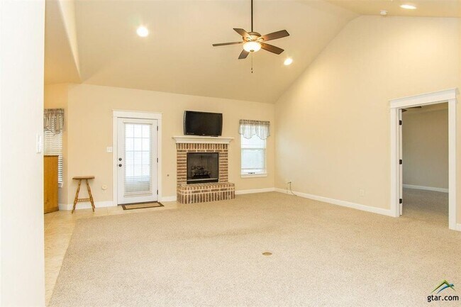 Building Photo - 713 White Bear Trl