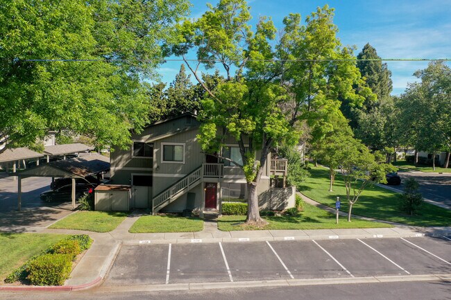 Parte frontal de la unidad - 4952 Flat Rock Cir