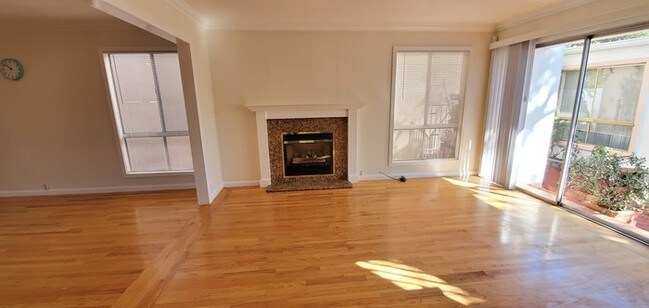 Building Photo - 347 Quay Ln