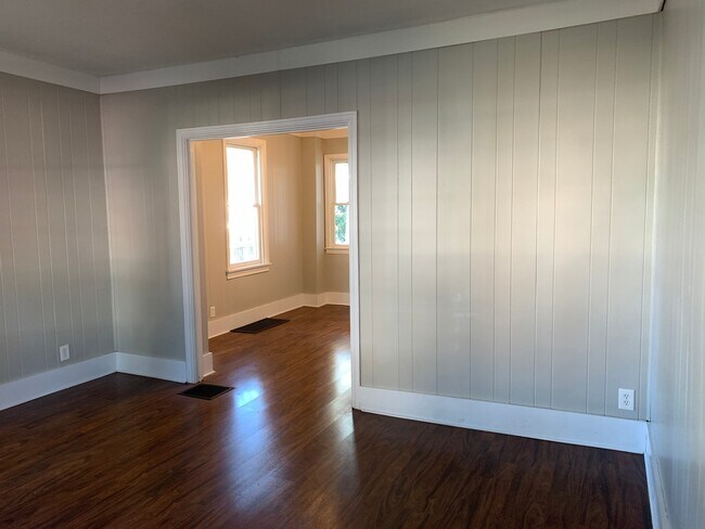 Building Photo - 2 bedroom townhome!