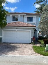 Building Photo - 2072 Oakhurst Way