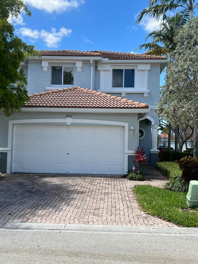 Foto principal - 2072 Oakhurst Way