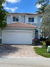 Building Photo - 2072 Oakhurst Way