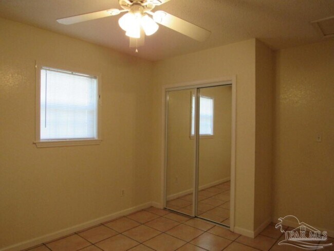 Foto del edificio - 3209 E Lloyd St