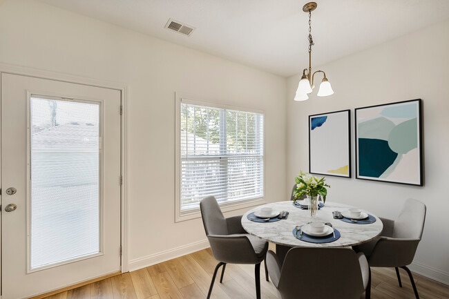 Dining area - 159 Simmons St