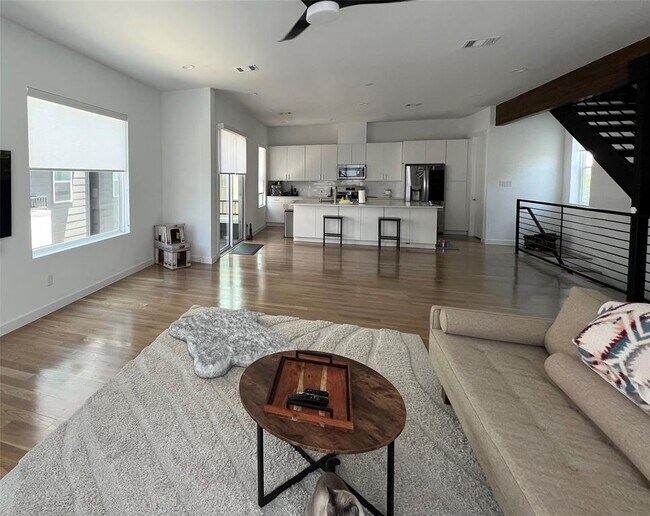 Foto del edificio - 733 W 21st St