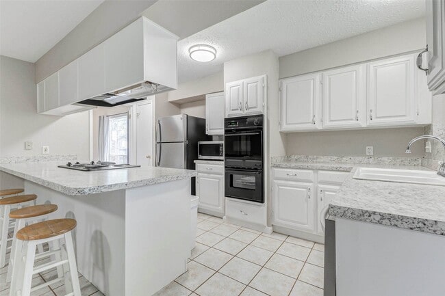 Building Photo - 22219 Elsinore Dr