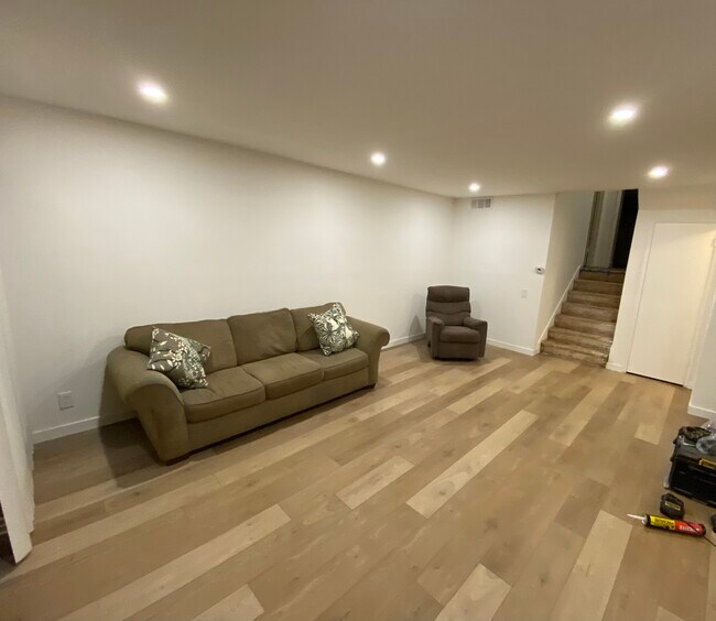 Building Photo - 833 Coriander Dr