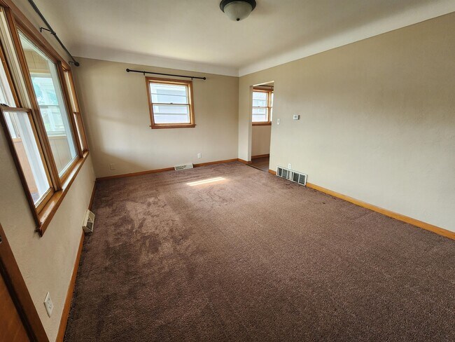 Foto del edificio - 1628 B Ave NW