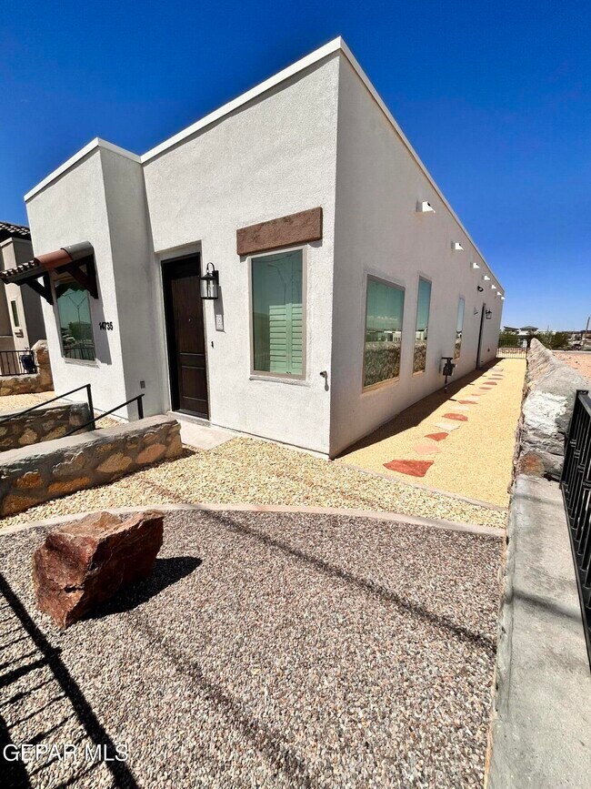 Building Photo - 14735 Pebble Hills Blvd