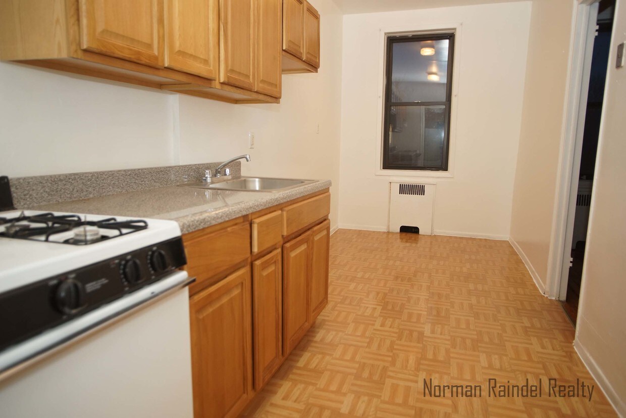 Primary Photo - 1347 Ocean Ave