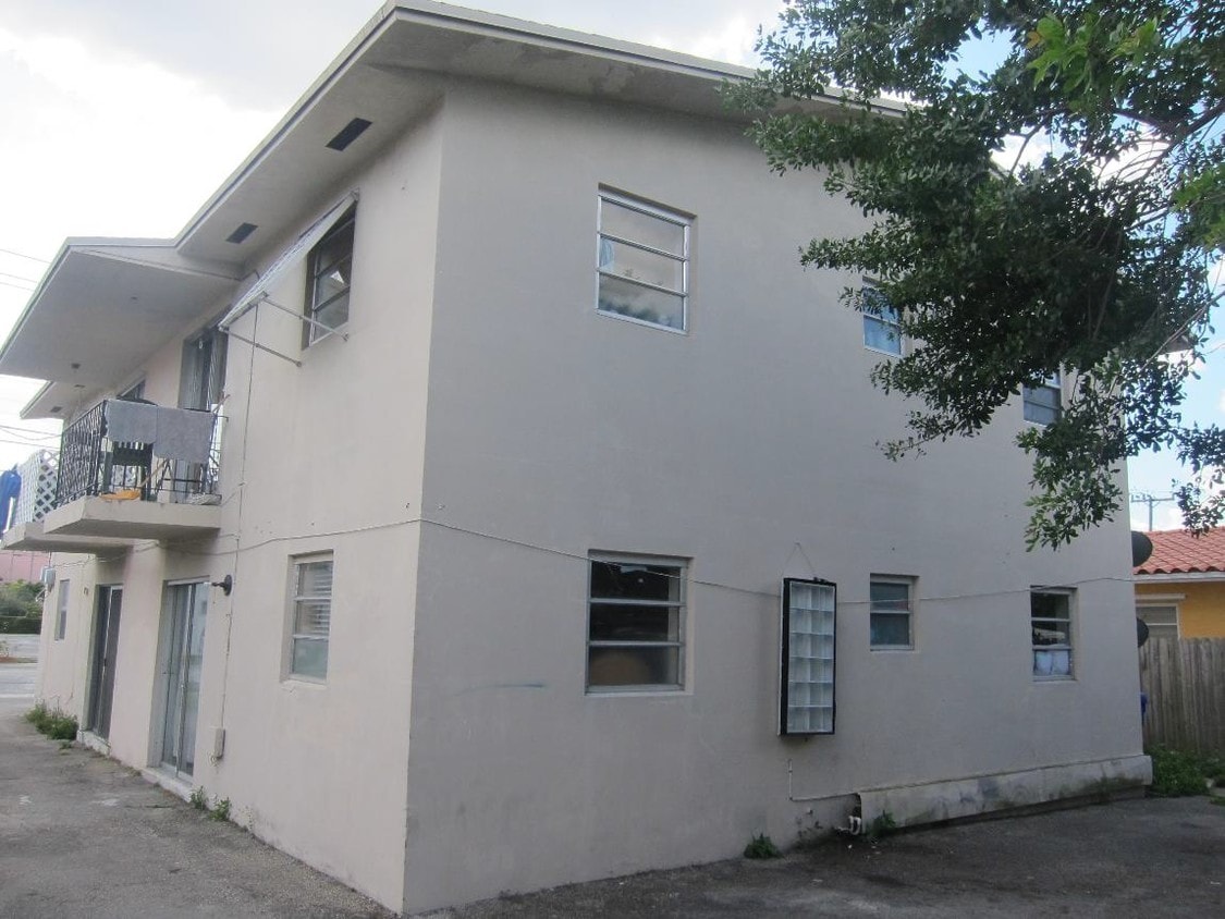 Building Photo - 5709 SW 6th St