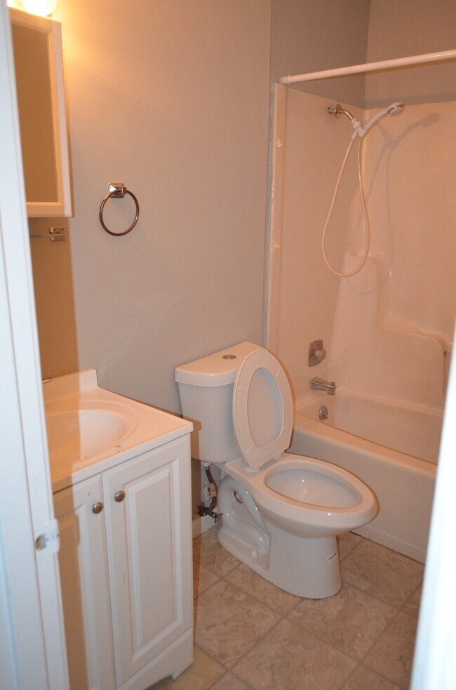 Foto del edificio - 229-231 Maple Grove Way
