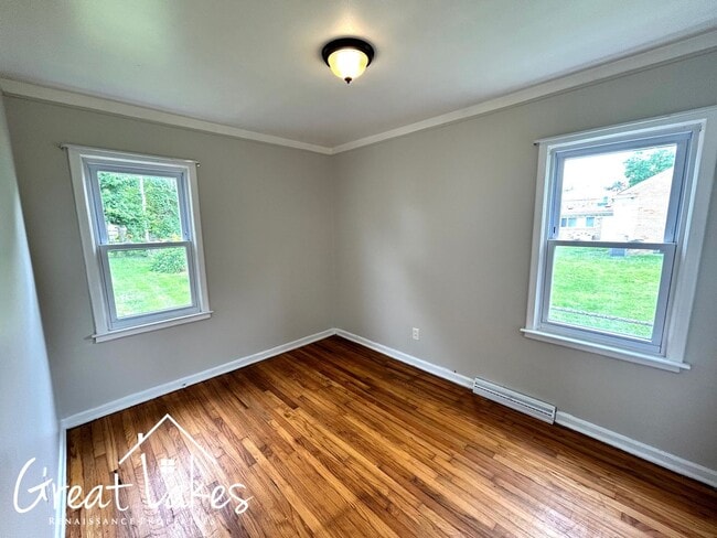 Building Photo - Cozy 2 Bedroom 1 Bathroom now available fo...