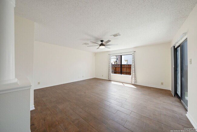 Foto del edificio - 8910 Kenton Briar