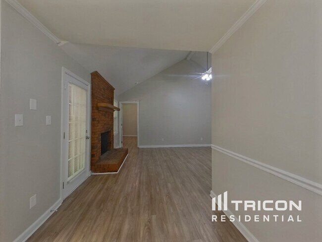 Foto del edificio - 7213 McTeal Pl