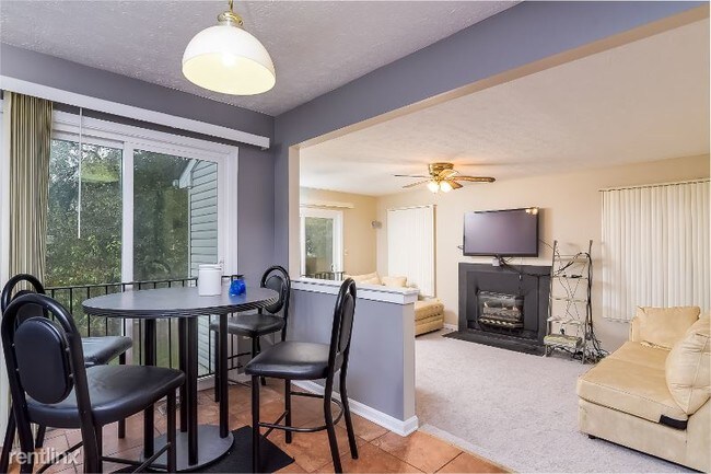Building Photo - 3 br, 3.5 bath House - 7208 WILLOW HILL DR