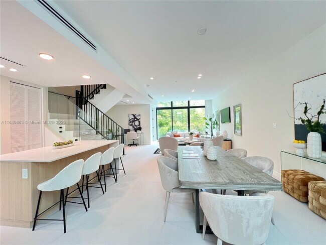 Foto del edificio - 2694 SW 25th Ave