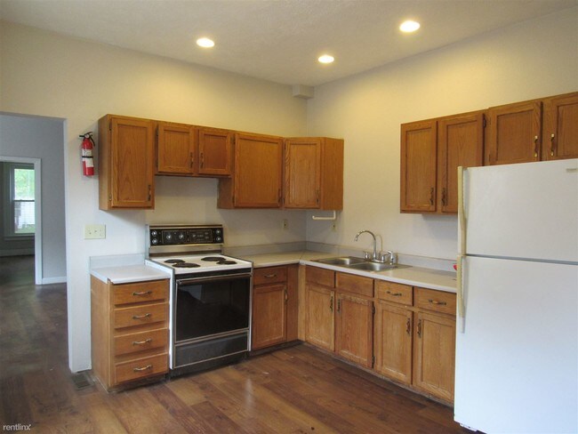 Building Photo - 2 br, 1 bath  - 527 N State St
