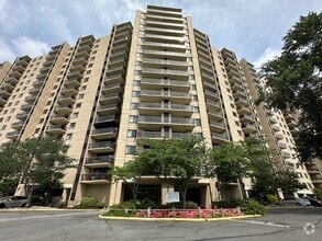 Building Photo - 203 Yoakum Pkwy