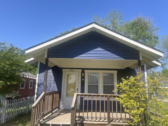 Building Photo - 922 Classen Blvd