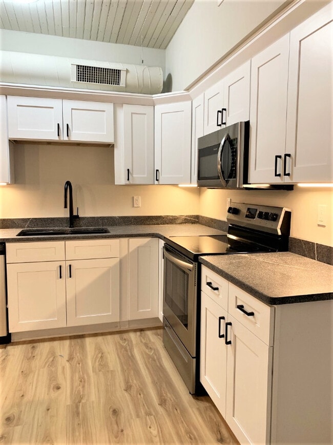 Building Photo - The Lofts at Southworth