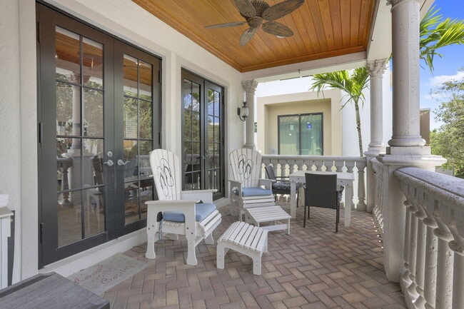 Building Photo - 1020 Miramar Dr